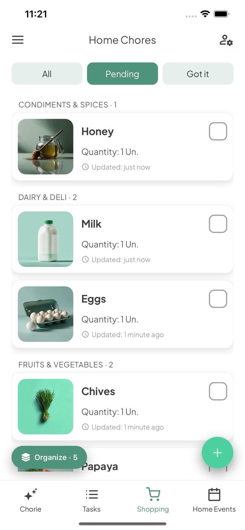 La liste de courses partagée, organisée par catégorie avec photos des produits